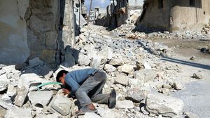 آثار القصف بالبراميل المتفجرة في مدن سورية (أرشيفية) - الأناضول