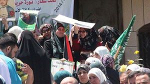 اعتصام تضامني في الخليل مع الأسرى الإداريين المضربين عن الطعام في سجون الاحتلال - ا ف ب