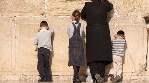 يهود متدينون في حائط البراق - أرشيفية