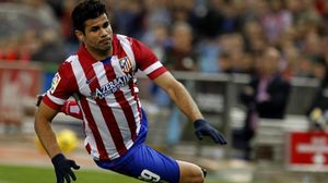 لاعب أتلتيكو مدريد كوستا يتعرض للإصابة لدى تسجيله هدفا - (أرشيفية)