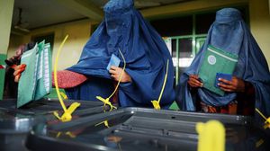 شهدت الانتخابات الأفغانية مشاركة نسائية كبيرة - أ ف ب
