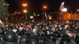متظاهرون مؤيدون لروسيا بخاركيف شرق أوكرانيا - أ ف ب