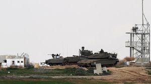 قوات إسرائيلية على حدود القطاع - أ ف ب