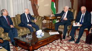 عباس يبحث مع نبيل العربي تطورات مفاوضات السلام مع إسرائيل - الأناضول