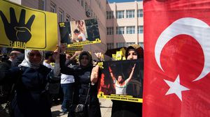 احتجاجات حاشدة في أنحاء تركيا ضد أحكام الإعدام في مصر - الأناضول