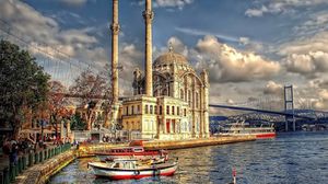 يقطن إسطنبول خمس سكان تركيا البالغ عددهم 76 مليون نسمة - أ ف ب