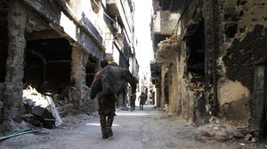يعمل النظام على تشديد إجراءات تطويق العاصمة دمشق من جميع النواحي - أ ف ب