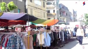 دفع ارتفاع  أسعار الملابس الجديدة المصريين إلى الأسواق الشعبية - يوتيوب 