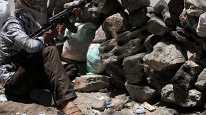 مسلحو "المقاومة الشعبية" نفوا سيطرة الحوثيين على اللواء 35 - أ ف ب