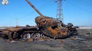 صورة تداولها نشطاء على تويتر قالوا إنها دبابة دمرت تعود للنظام السوري