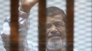 مغردون وصفوا محاكمة الرئيس محمد مرسي بـ"المهزلة" - أ ف ب