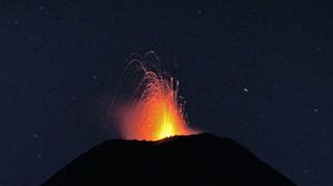 شوهد ثوران البركان من بلدات أخرى تبعد ما لا يقل عن 50 كيلومترا