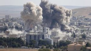 قصف قوات التحالف لمواقع تنظيم الدولة في كوباني ـ رويترز