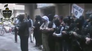 مقاتلو "أكناف بيت المقدس" يصلون بنية "النصر" قبل بدء قتال تنظيم الدولة