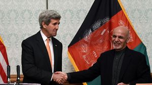 كيري التقى الرئيس الأفغاني وحث طالبان على الانخراط في المفاوضات - ا ف ب