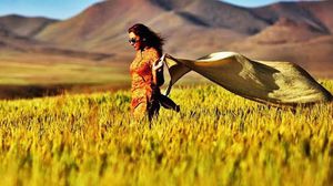 دعت الحملة النساء الأجنبيات اللاتي يزرن إيران للسياحة عدم التقيد بتقاليد إيران بالنسبة للباس المرأة -  My Stealthy Freedom