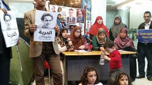 دعت رابطة أسر الصحفيين المعتقلين أبناء الجماعة الصحفية إلى التفاعل مع حملة اعتصامهم - عربي21