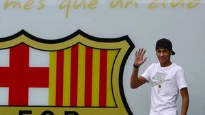 فشل برشلونة في إقناع  نيمار بتمديد عقده لمدة طويلة سيدفعه إلى عرض لاعبه للبيع- أرشيفية