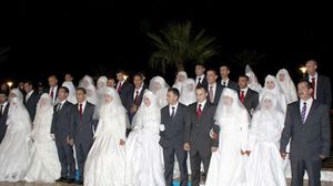 أجبر المنظمون العرائس على خلع فساتين الزفاف بعد انتهاء الحفل