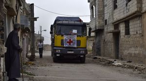 قوات النظام تفتش قافلة المساعدات على مشارف داريا- أرشيفية