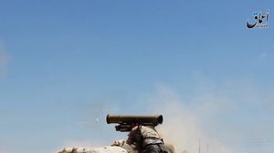 استخدم تنظيم الدولة صواريخ موجهة باستهداف الدبابات التركية - يوتيوب