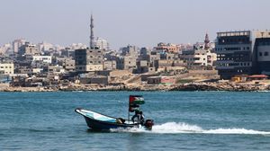 سلطات الاحتلال الإسرائيلي قررت قبل أيام تقليص مساحة الصيد في بحر غزة إلى النصف- عربي21