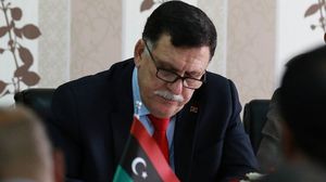 قال مراقبون للشأن الليبي، إن التعديل الوزاري الذي أجراه السراج، سيفشل محاولة إعادة تشكيل السلطة التنفيذية، وتكليف مجلس رئاسي - أ ف ب 