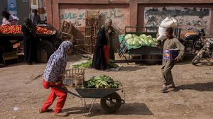 اقتصاديون: لا يوجد تحسن ملموس في حياة غالبية المصريين بسبب احتكار فئة قليلة ثمار النمو- جيتي 