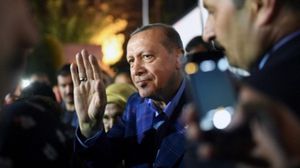 أردوغان لوح باستفتاء تركي على تعليق مفاوضات الانضمام للاتحاد الأوروبي - أ ف ب