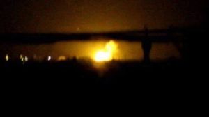 المعارضة السورية قالت ان حريقا ضخما نشب بعد الضربات  - ناشطون