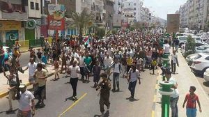 مظاهرات معارضة لإقالة الزبيدي من منصبه حاكما لعدن اليمنية- عربي21