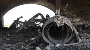أعلنت الولايات المتحدة أنها قصفت مطار الشعيرات بسوريا بأكثر من 50 صاروخا