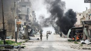 استخدام النظام السوري وحلفاؤه سياسة الأرض المحروقة بريف حماة - أ ف ب