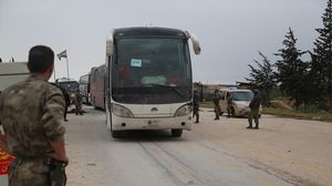 67 حافلة تقل مئات المقاتلين وأسرهم ومدنيين آخرين وصلت إلى مناطق للمعارضة قرب حلب- الأناضول