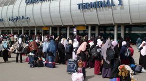 آلاف العمال المصريين بالخارج عادوا لبلادهم جراء أزمة كورونا- جيتي