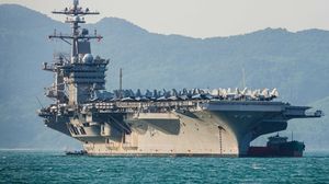 الأسبوع الماضي جمعت الصين سفنها ومقاتلاتها لطرد بارجة حربية أمريكية من بحر الصين الجنوبي- جيتي 