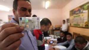 الحكومة العراقية أعلنت عقوبة 15 عاما لمن يبيع ويشتري بطاقات الناخب- جيتي