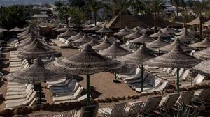توقع خبراء سياحة مصريون ألّا تتعافى حركة السياحة في ظل الأوضاع المتوترة بالمنطقة وفرض حالة الطوارئ وعملية سيناء