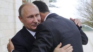 فايننشال تايمز: الغارات الأمريكية أكدت مخاطر دعم موسكو لنظام الأسد- جيتي