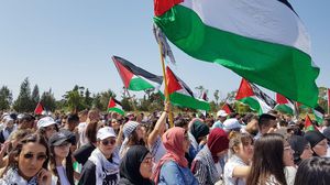 يشار أن قوات الاحتلال الإسرائيلية اعترضت العديد من الحافلات العربية المتجهة للمشاركة في المسيرة- عرب48