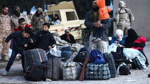 سوريون معارضون للنظام مهجرون من الغوطة الشرقية- جيتي