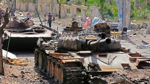 بقايا حطام دبابات في الغوطة الشرقية بعد انسحاب فصائل المعارضة- جيتي