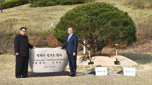 أكد الزعيمان خلال مؤتمر صحفي مشترك أنه "لن تنشب حرب أخرى في شبه الجزيرة الكورية"- جيتي