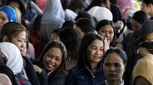 عمال فلبينيون يعودون إلى مانيلا بعد حادثة قتل مروع لخادمة فلبينية في الكويت- جيتي- أرشيفية
