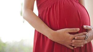 قد تكون الولادة المبكرة أو الولادة القيصرية من أسباب الإصابة بسكر الحمل- يني شفق