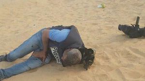 أصيب منذ بدء المسيرة حوالي "45" من الطواقم الطبية فيما استشهد الصحفي ياسر مرتجى وأصيب "16" أخرين بالرصاص الحي- وكالة صفا 
