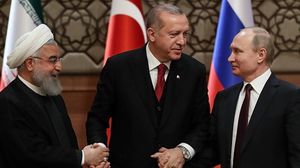 اقتصاديون: الولايات المتحدة الأمريكية والدول الأوروبية لن يقفوا مكتوفي الأيدي أمام التقارب التركي مع روسيا وإيران- جيتي 