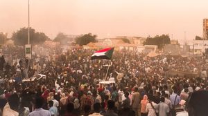 ردود فعل متباينة حول أوضاع المصريين المعارضين في السودان بعد عزل البشير- تويتر 