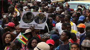 الجيش انقلب على الرئيس موغابي في زيمبابوي بعد احتجاجات واسعة- تويتر