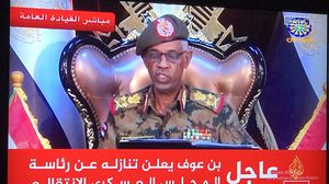 السودانيون احتشدوا في شوارع العاصمة وعدة مدن بعد إعلان ابن عوف تنحيه